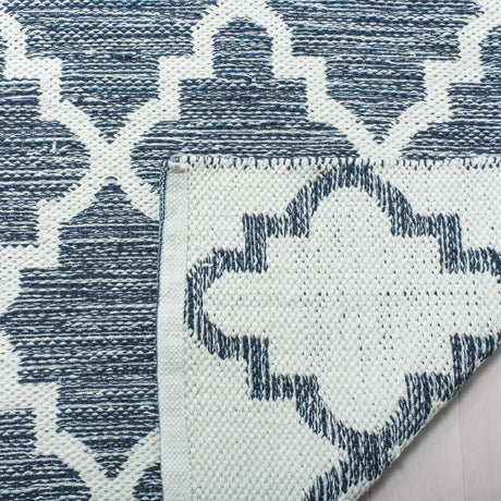 Safavieh Montauk 5'-0" x 8'-0" Rug in Navy / Ivory