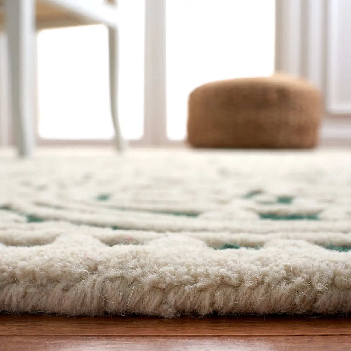 Safavieh Cambridge 4'-0" x 6'-0" Rug in Dark Green / Ivory