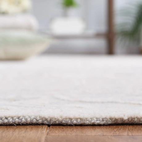 Safavieh Trace 4'-0" x 6'-0" Rug in Grey / Ivory