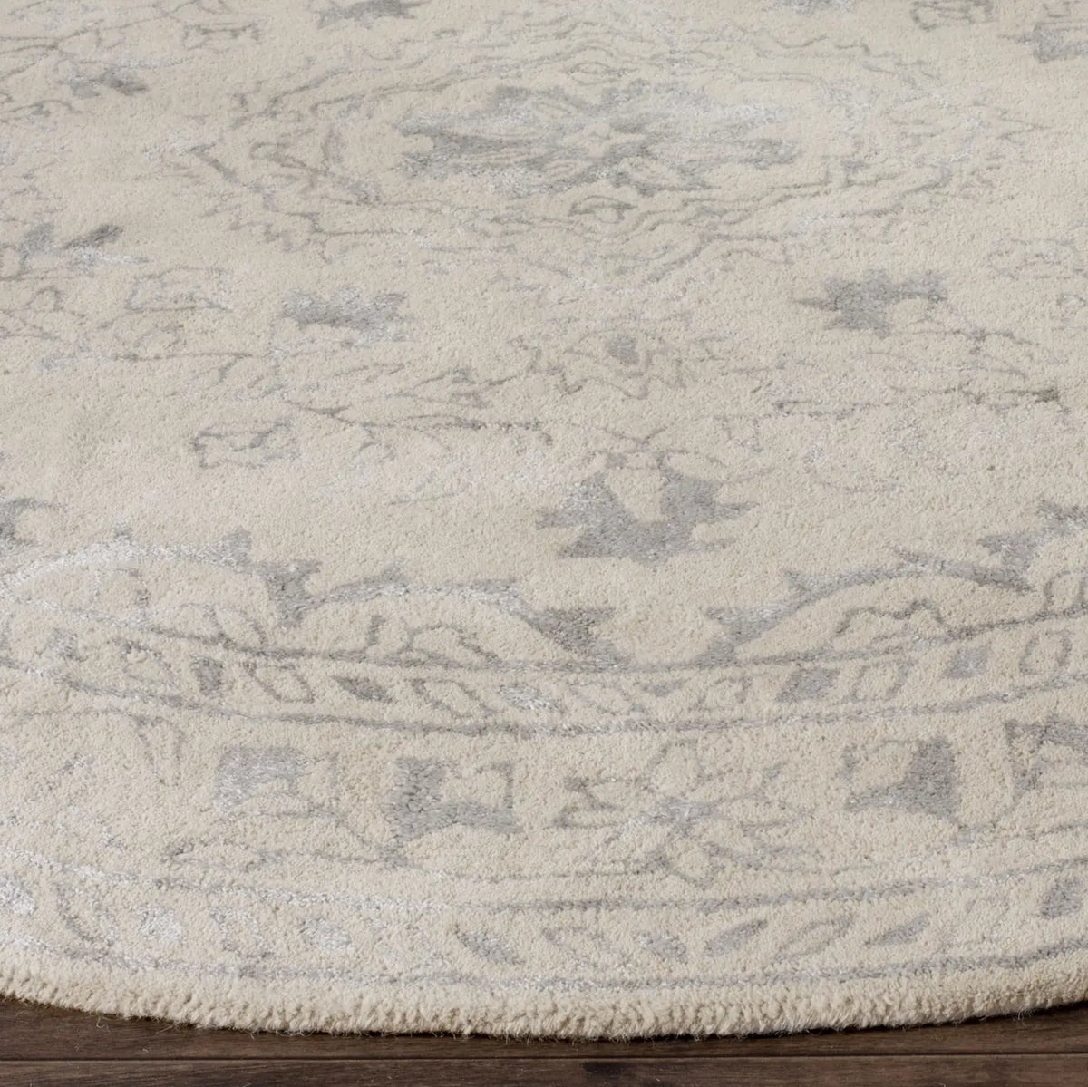 Safavieh Glamour 6'-0" x 6'-0" Rug in Light Grey