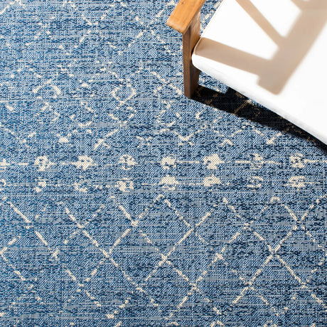 Safavieh Courtyard 4'-0" x 5'-7" Rug in Blue / Ivory