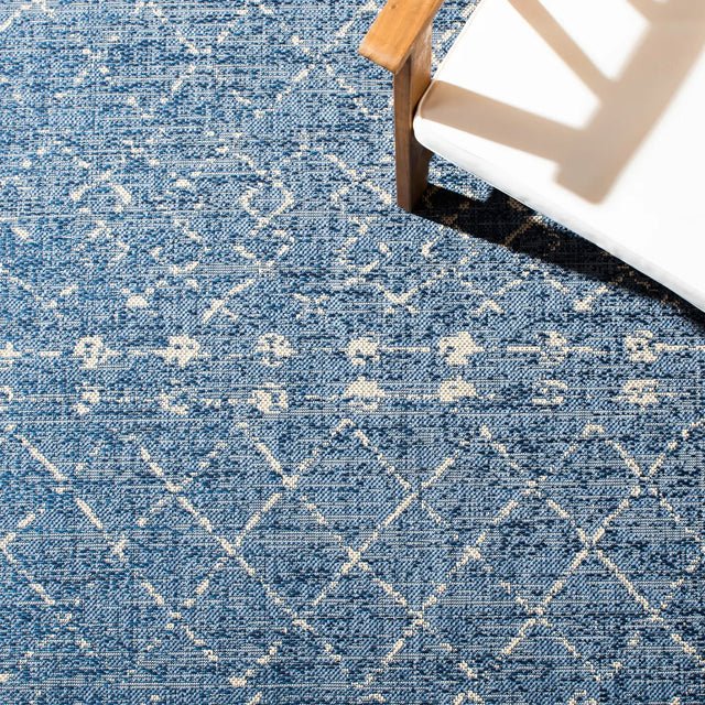 Safavieh Courtyard 4'-0" x 5'-7" Rug in Blue / Ivory