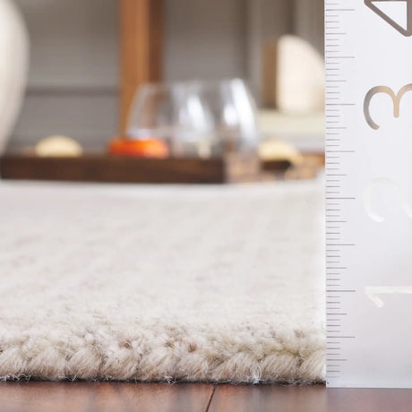 Safavieh Ebony 4'-0" x 6'-0" Rug in Ivory / Beige