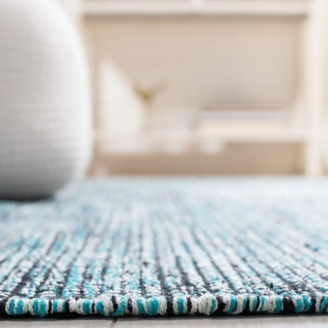 Safavieh Montauk 4'-0" x 6'-0" Rug in Turquoise / Black