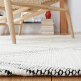 Safavieh Natura 4'-0" x 6'-0" Rug in Ivory / Black