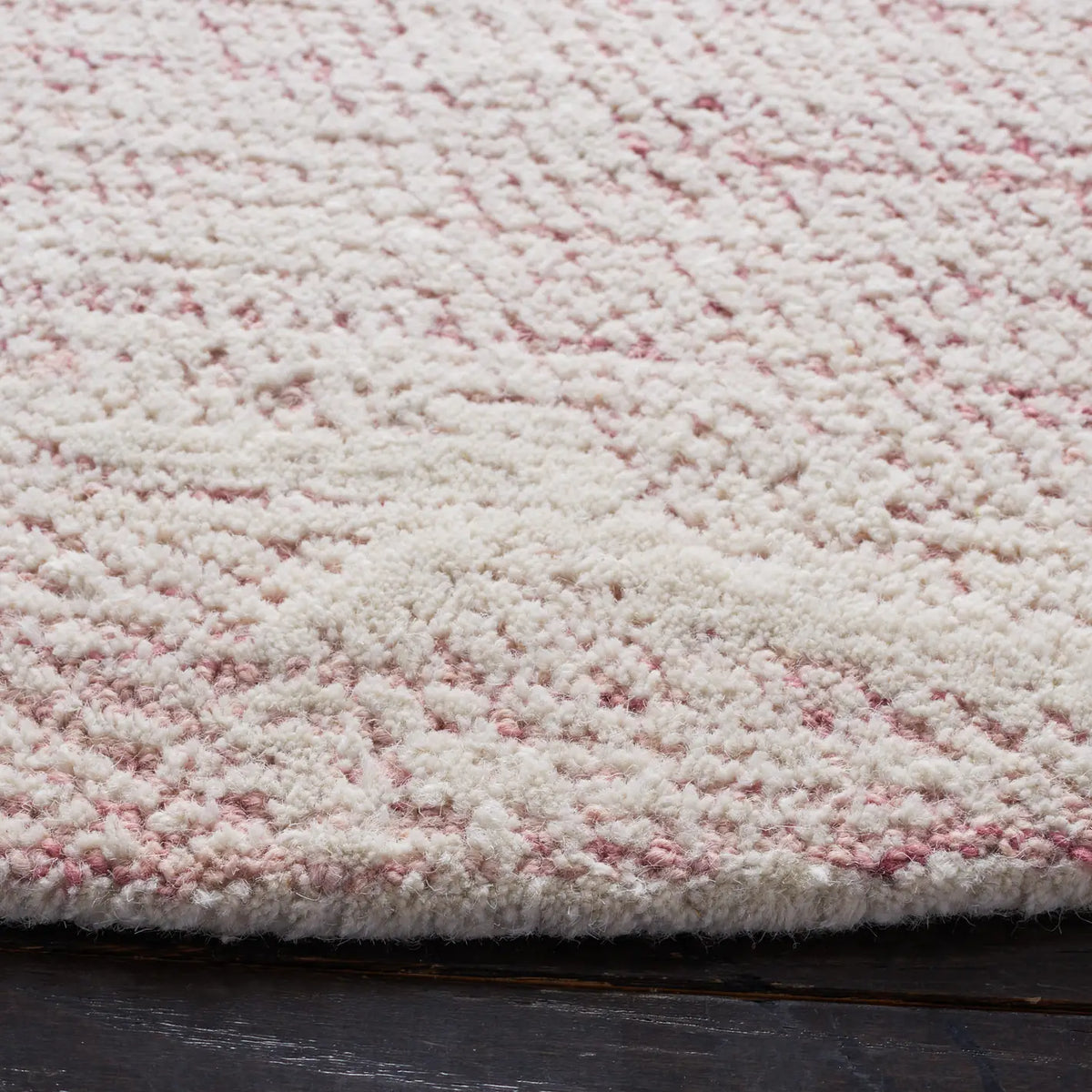 Safavieh Metro 6'-0" x 6'-0" Rug in Pink / Ivory