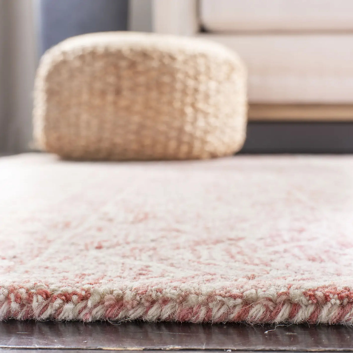 Safavieh Micro-Loop 5'-0" x 8'-0" Rug in Pink / Ivory