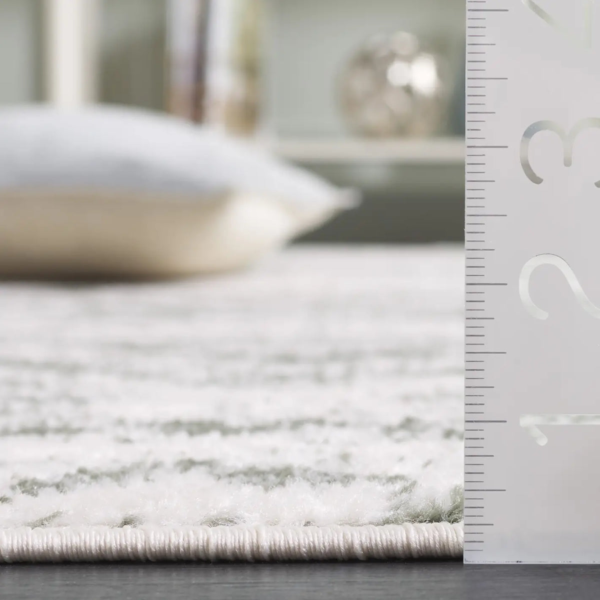 Safavieh Adirondack 4'-0" x 6'-0" Rug in Ivory / Dark Green