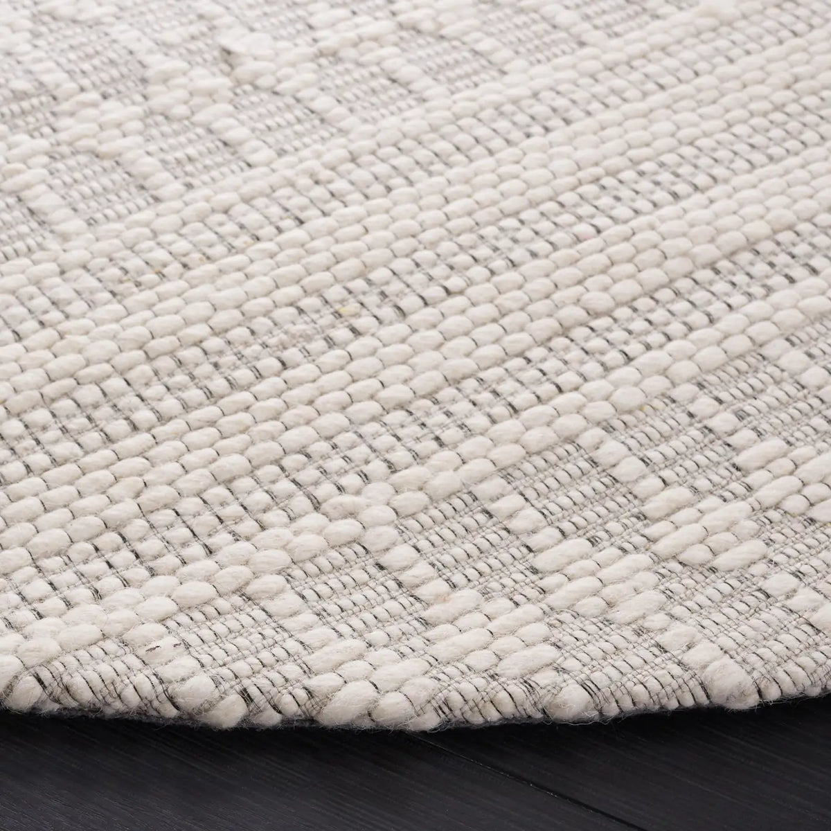 Safavieh Marbella 6'-0" x 6'-0" Rug in Ivory / Beige