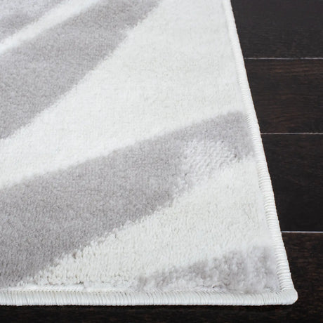 Safavieh Skyler 4'-0" x 6'-0" Rug in Ivory / Black