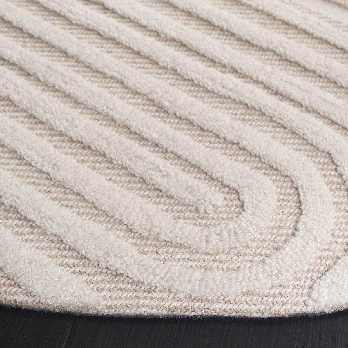 Safavieh Southampton 6'-0" x 6'-0" Rug in Ivory / Beige