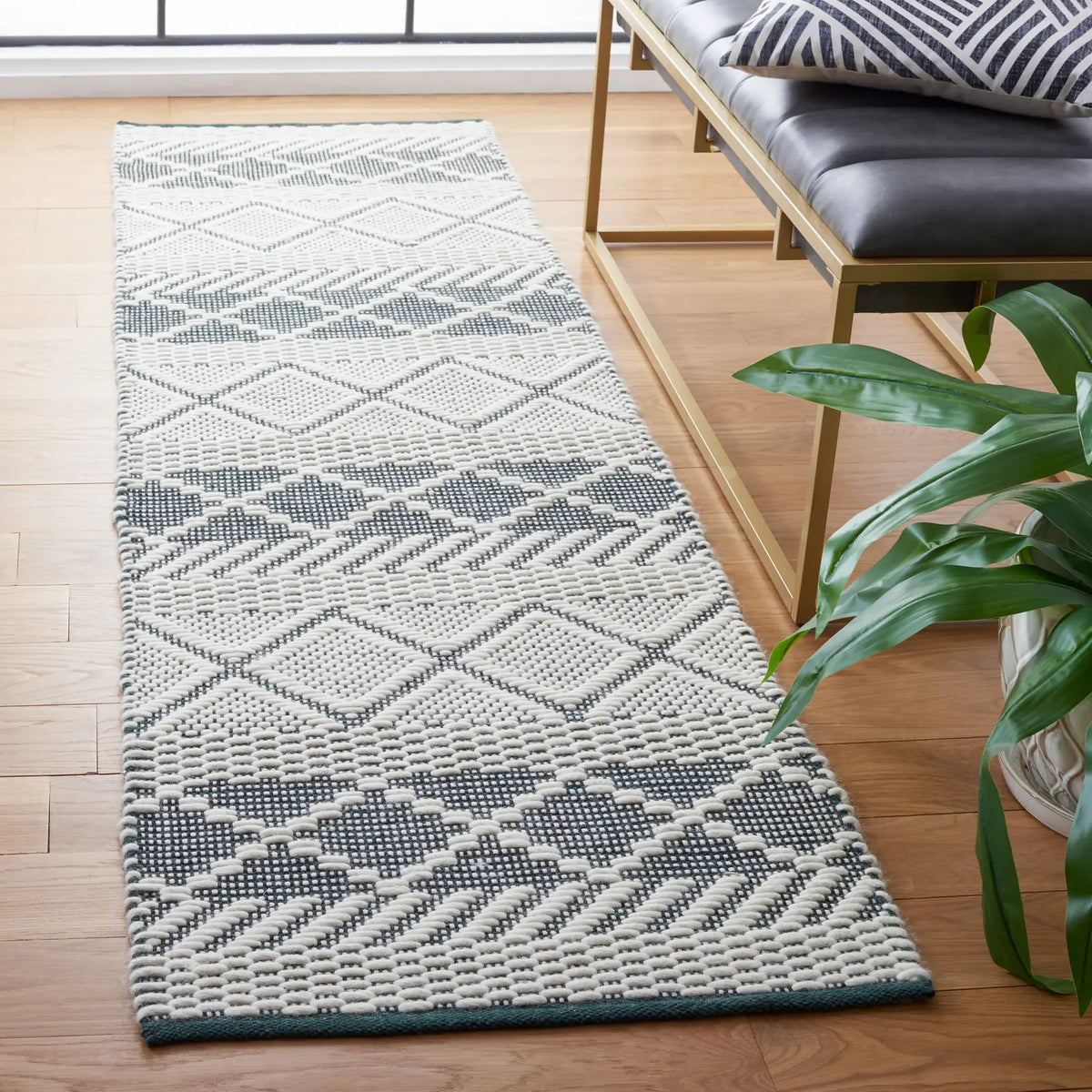Safavieh Natura 2'-3" x 8'-0" Rug in Ivory / Green
