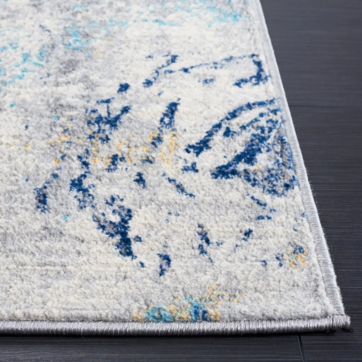 Safavieh Jasper 100 4'-0" x 6'-0" Rug in Ivory / Blue