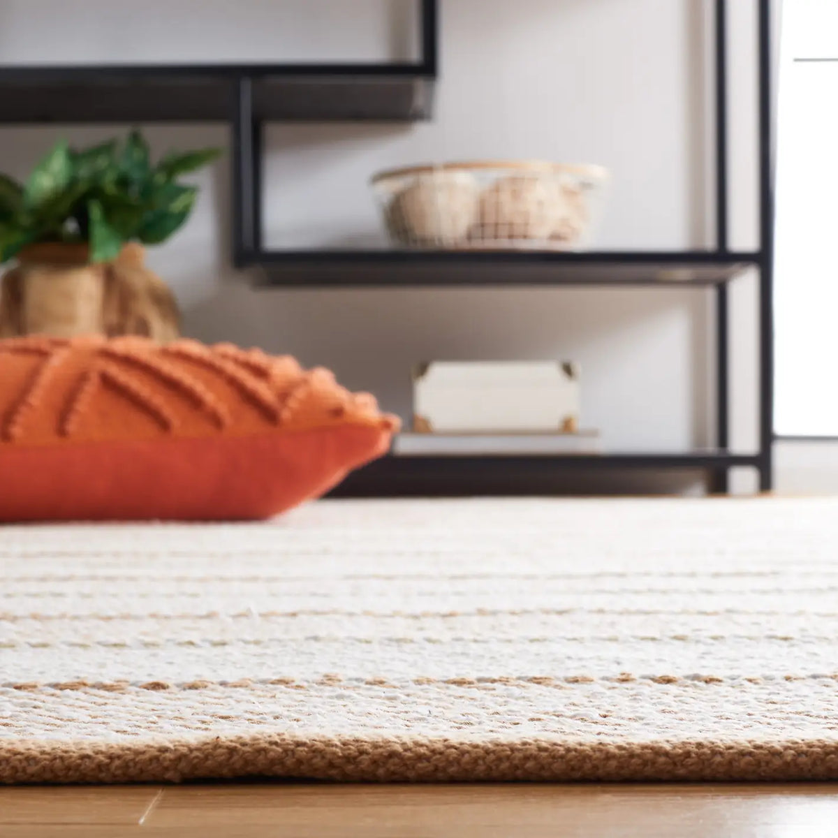 Safavieh Striped Kilim 4'-0" x 6'-0" Rug in Beige / Gold