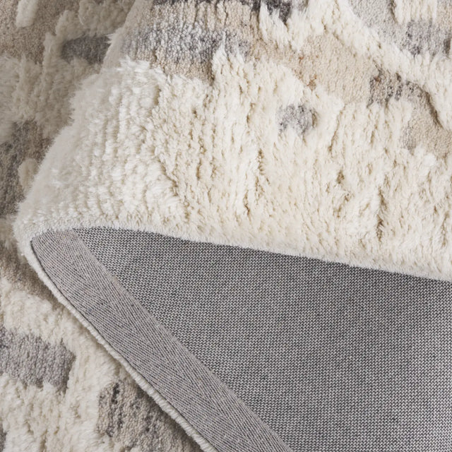 Safavieh Casablanca 4'-0" x 6'-0" Rug in Beige / Ivory