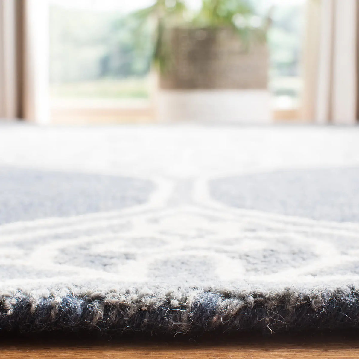 Safavieh Micro-Loop 5'-0" x 8'-0" Rug in Grey / Navy