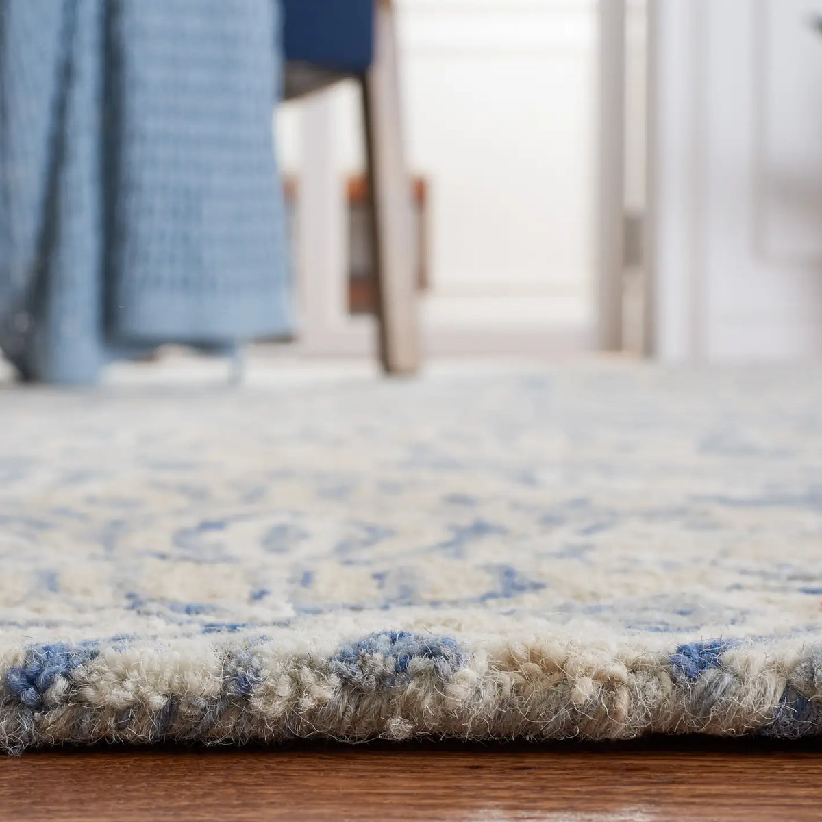 Safavieh Micro-Loop 5'-0" x 8'-0" Rug in Blue / Ivory