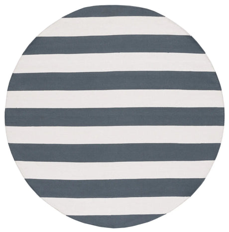 Safavieh Montauk 5'-0" x 5'-0" Rug in Grey / Ivory
