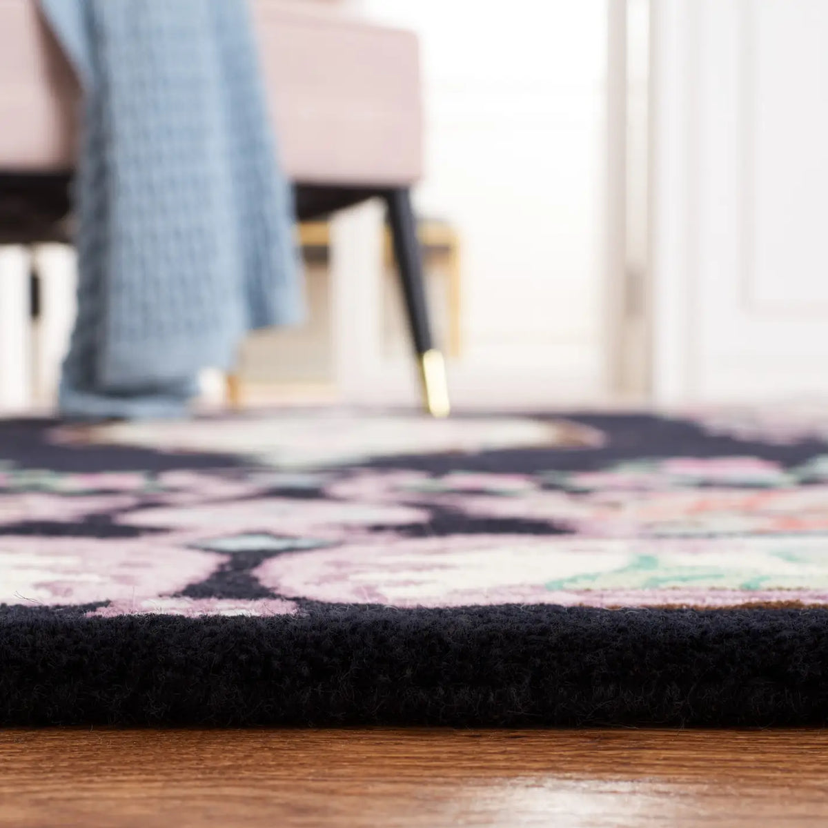 Safavieh Bellagio 4'-0" x 6'-0" Rug in Black / Ivory