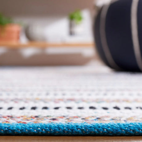 Safavieh Montauk 4'-0" x 6'-0" Rug in Turquoise / Ivory