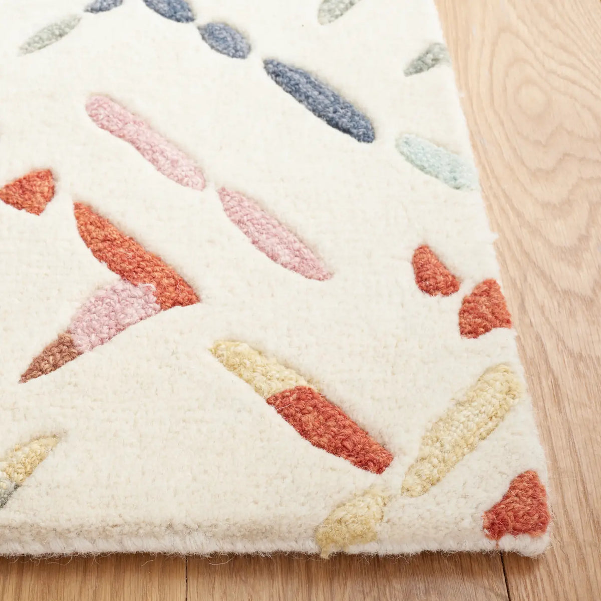Safavieh Metro 4'-0" x 6'-0" Rug in Ivory / Blue