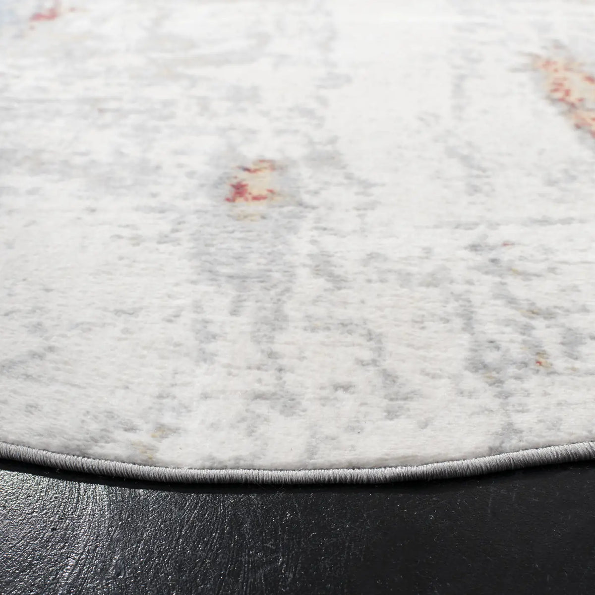 Safavieh Jasper 100 6'-7" x 6'-7" Rug in Grey / Red