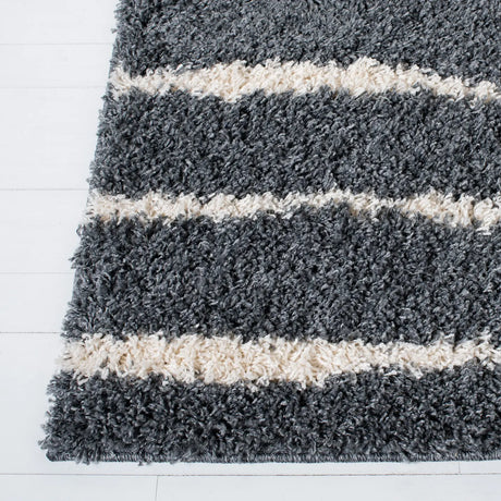 Safavieh Venus Shag 600 4'-0" x 6'-0" Rug in Dark Grey / Ivory