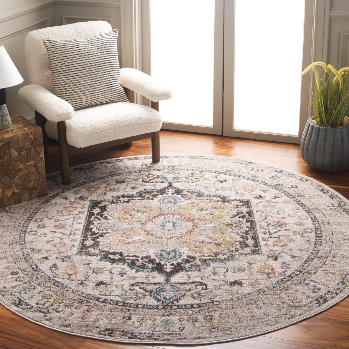Safavieh Cornelia 200 6'-7" x 6'-7" Rug in Ivory