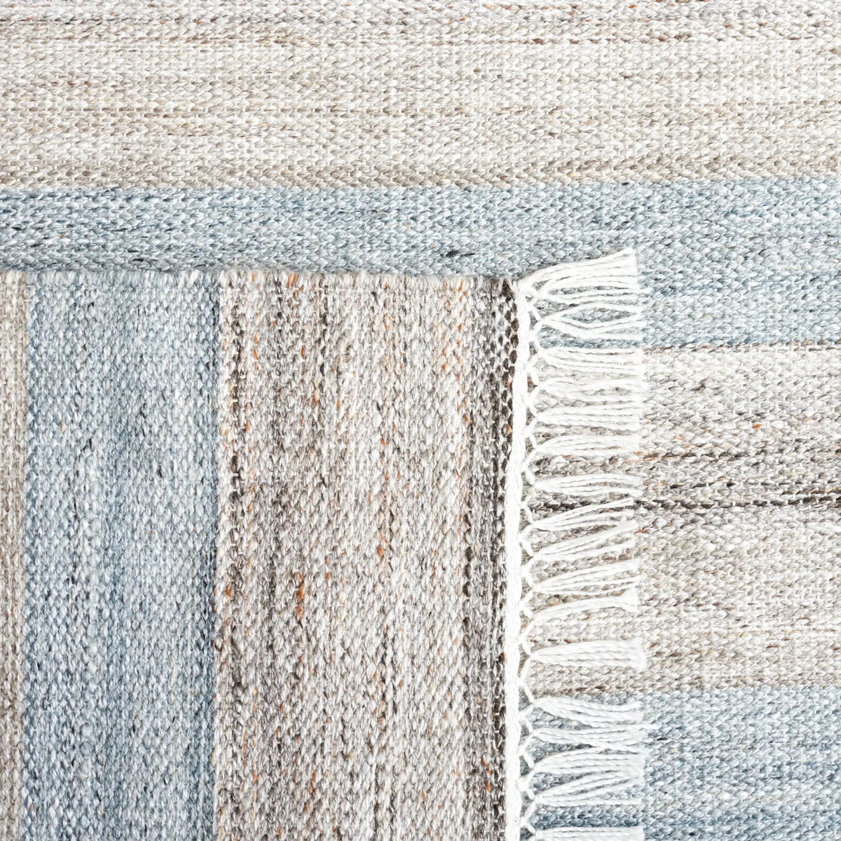 Safavieh Striped Kilim 4'-0" x 6'-0" Rug in Grey / Beige