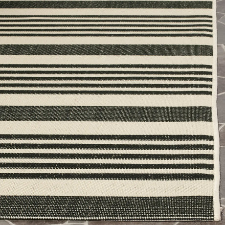 Safavieh Courtyard 4'-0" x 5'-7" Rug in Black / Bone