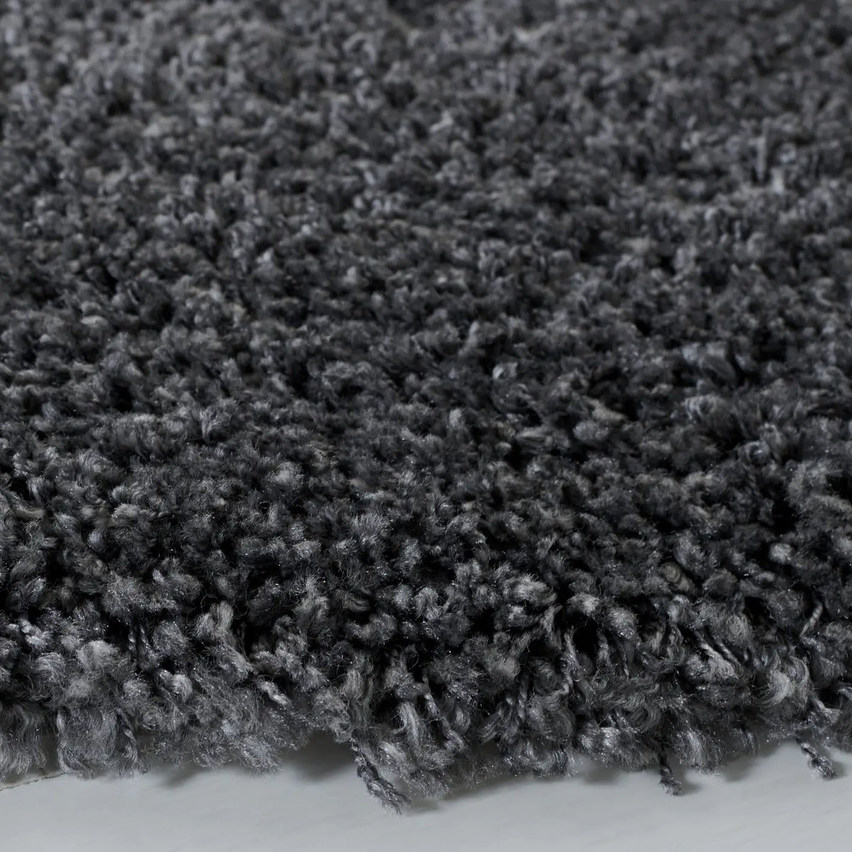 Safavieh Santa Monica Shag 6'-7" x 6'-7" Rug in Dark Grey