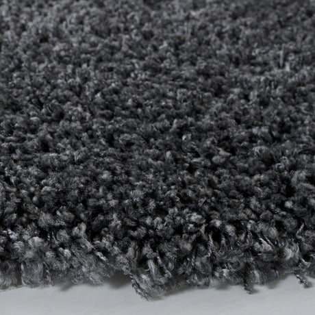 Safavieh Santa Monica Shag 6'-7" x 6'-7" Rug in Dark Grey