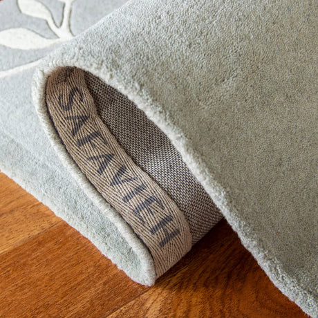 Safavieh Soho 5'-0" x 8'-0" Rug in Light Blue