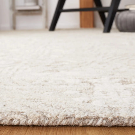 Safavieh Metro 4'-0" x 6'-0" Rug in Natural / Ivory