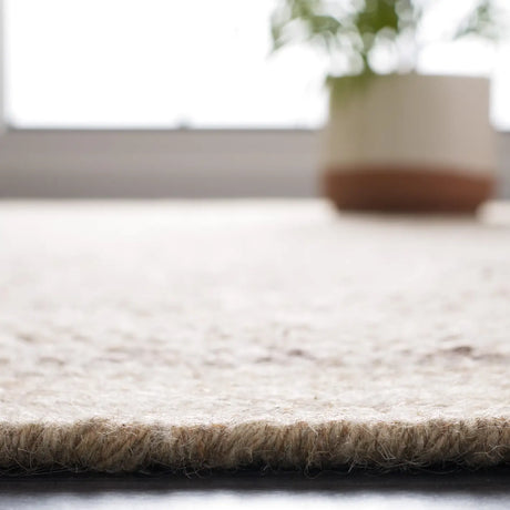 Safavieh Vermont 4'-0" x 6'-0" Rug in Beige / Ivory
