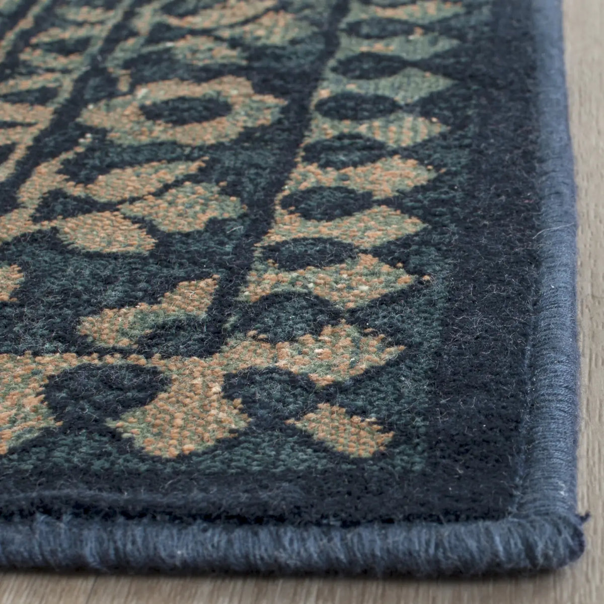Safavieh Vintage 4'-0" x 5'-7" Rug in Blue / Yellow