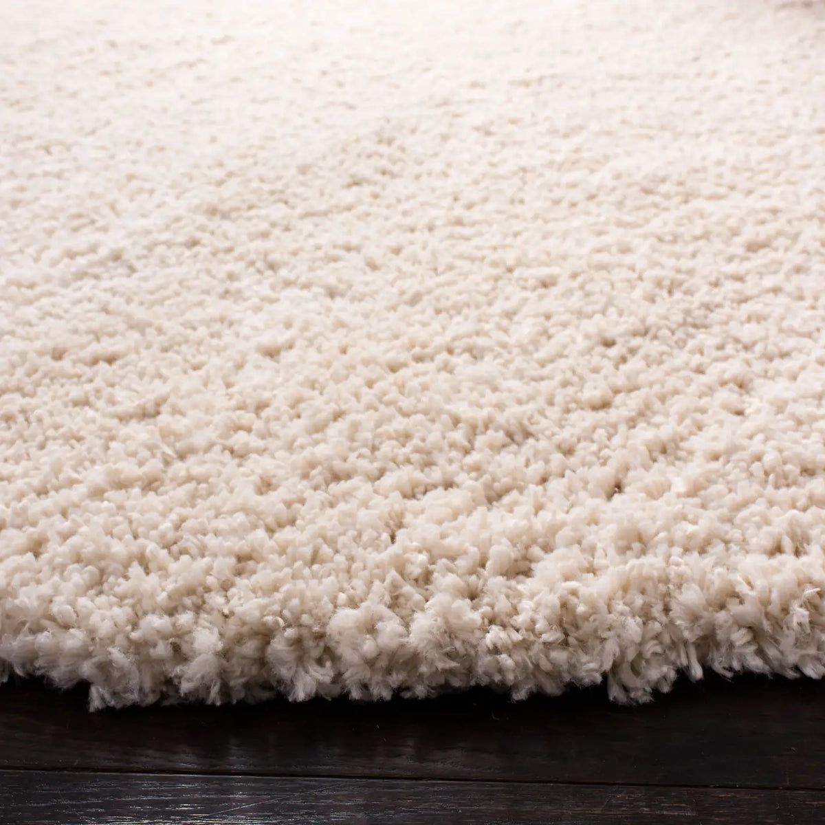 Safavieh Fontana Shag  800 5'-3" x 5'-3" Rug in Creme