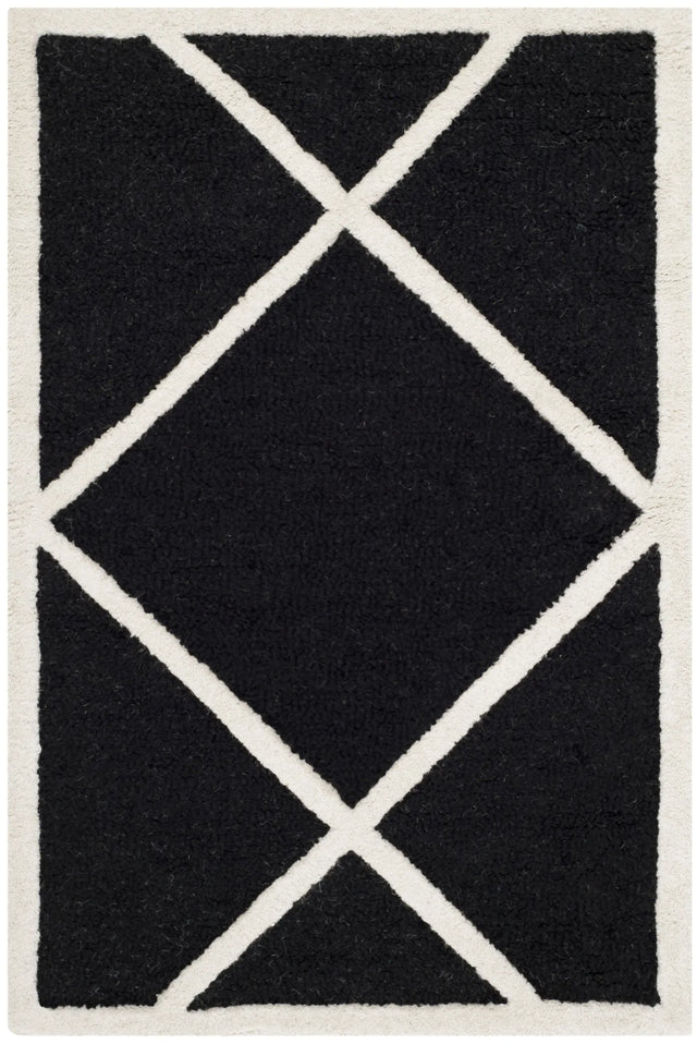 Safavieh Cambridge 2'-0" x 3'-0" Rug in Black / Ivory