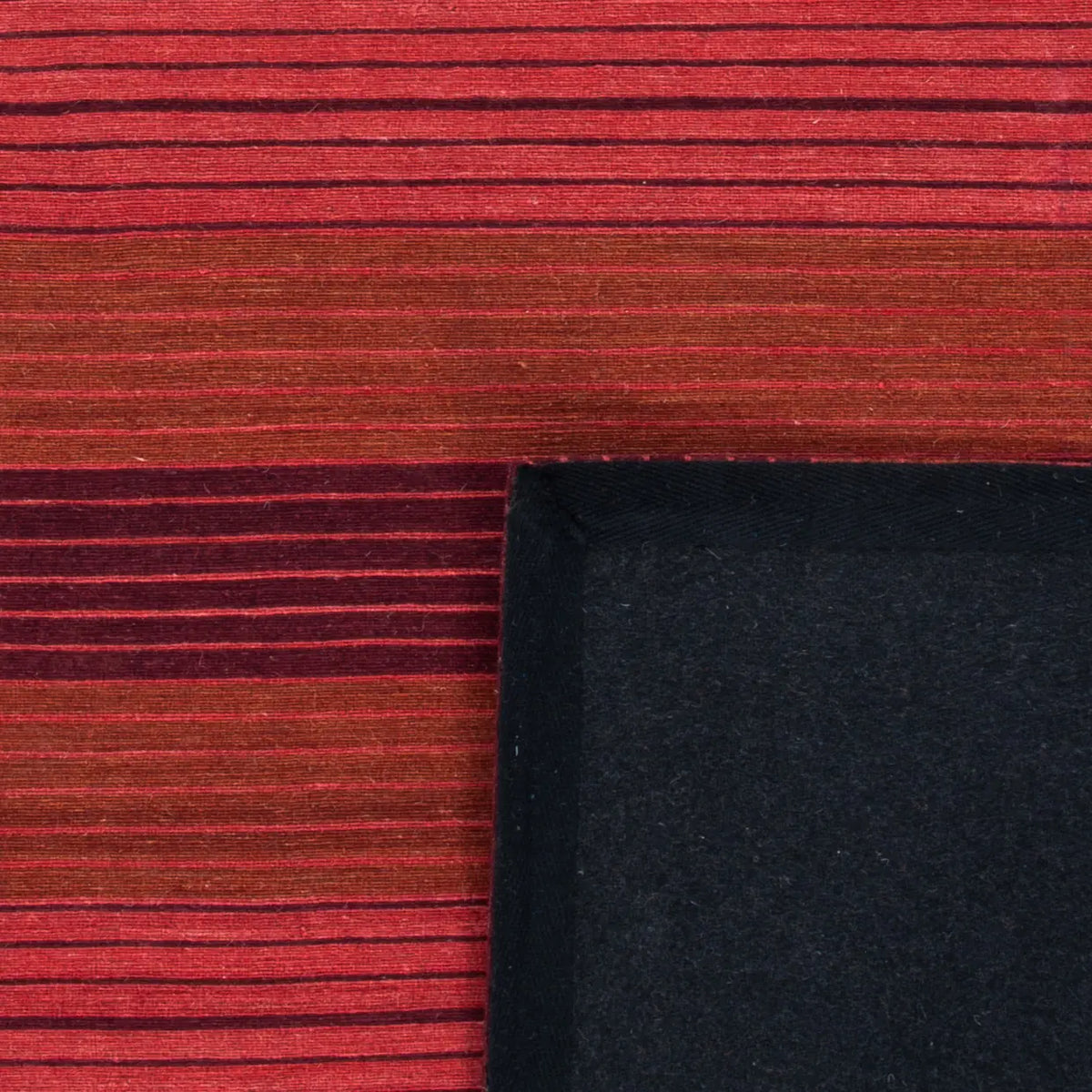 Safavieh Marbella 5'-0" x 8'-0" Rug in Red