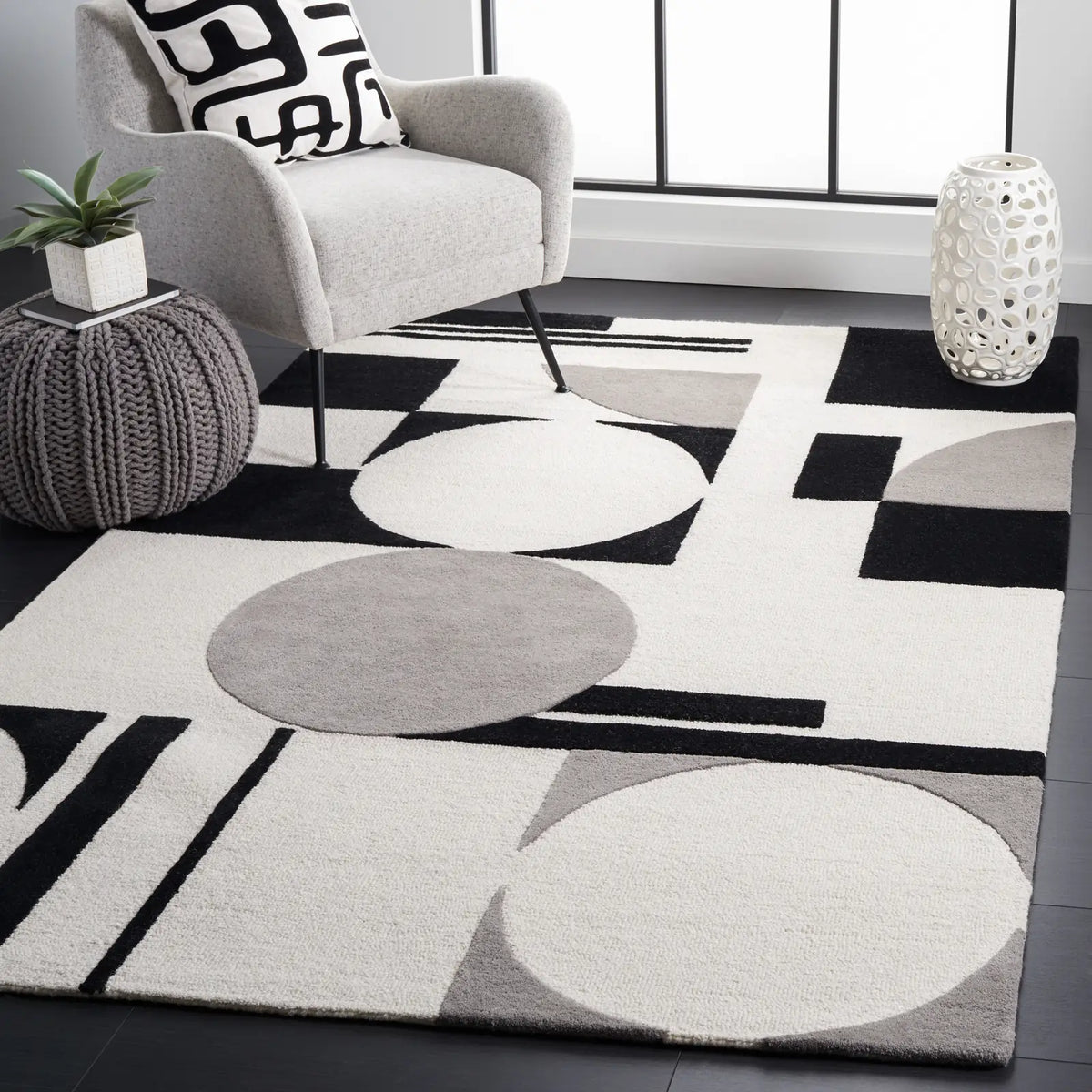 Safavieh Rodeo Drive 4'-0" x 6'-0" Rug in Grey / Black