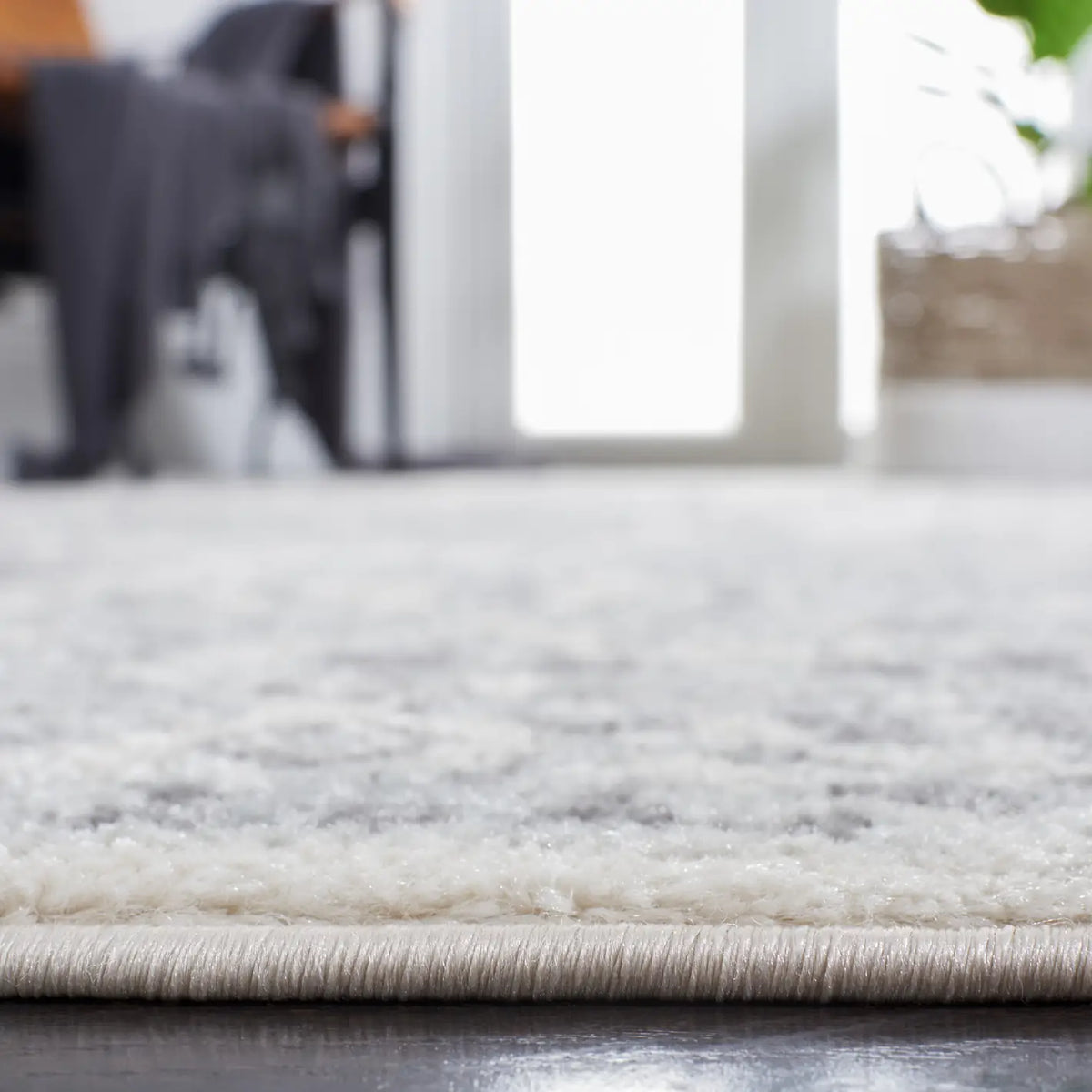 Safavieh Tulum 4'-0" x 6'-0" Rug in Ivory / Grey