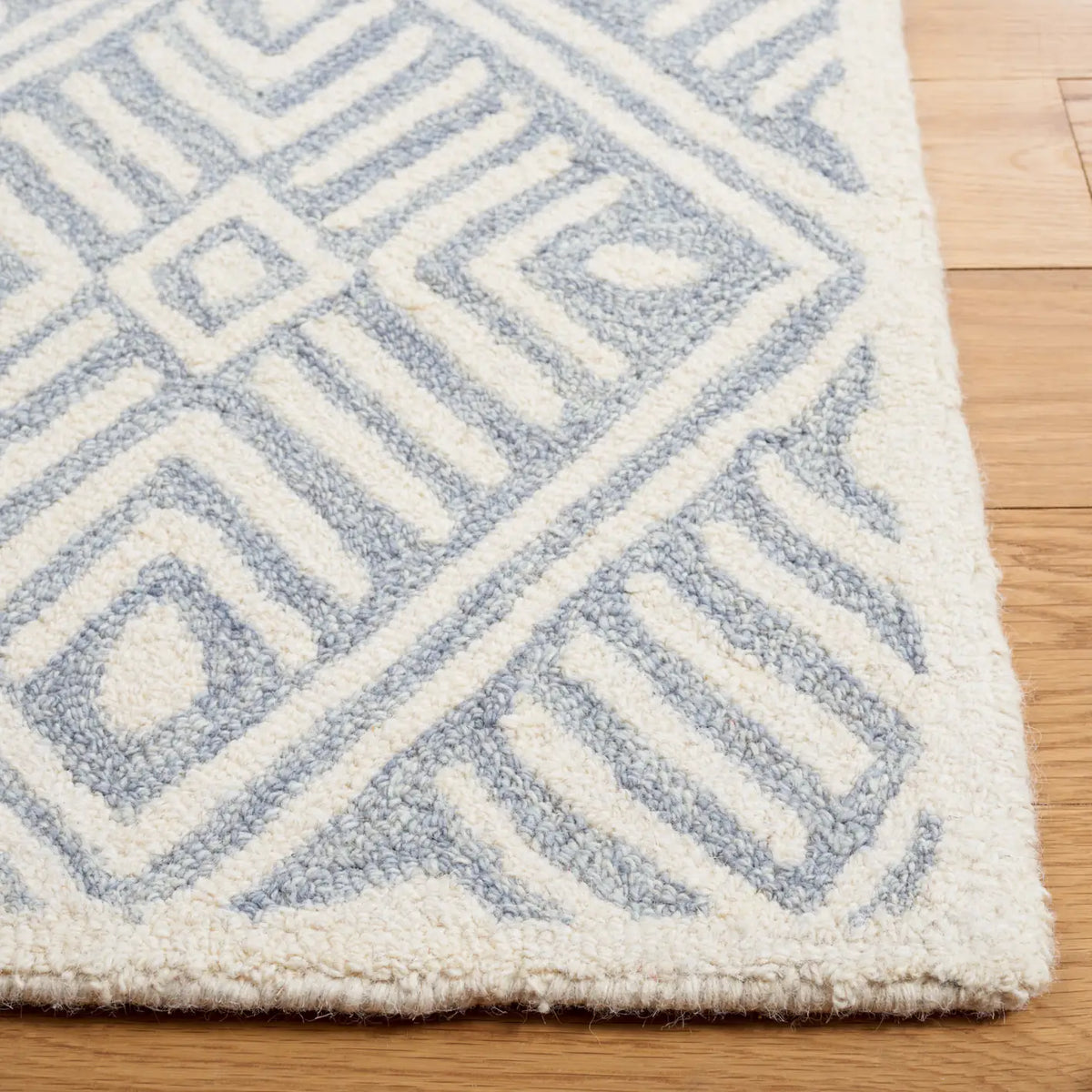 Safavieh Micro-Loop 5'-0" x 8'-0" Rug in Grey / Ivory