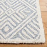 Safavieh Micro-Loop 5'-0" x 8'-0" Rug in Grey / Ivory