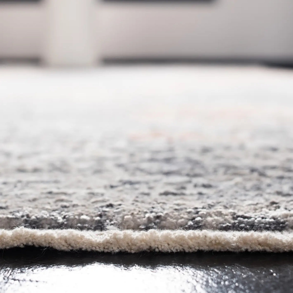 Safavieh Dream 4'-0" x 6'-0" Rug in Grey / Multi