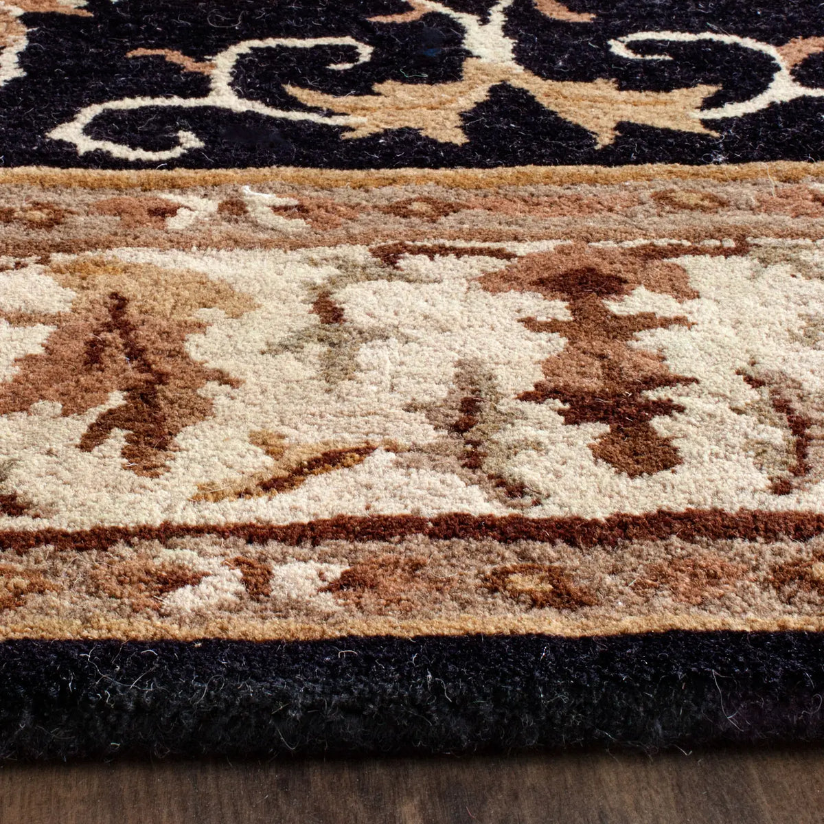 Safavieh Empire 4'-0" x 6'-0" Rug in Black / Ivory