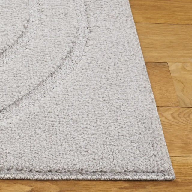 Safavieh Ramona 5'-3" x 7'-6" Rug in Light Grey