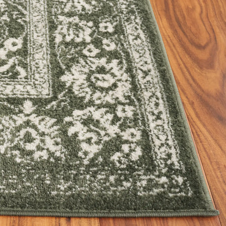 Safavieh Adirondack 4'-0" x 6'-0" Rug in Dark Green / Ivory