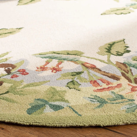 Safavieh Chelsea 5'-6" x 5'-6" Rug in Beige / Green