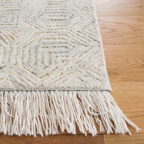 Safavieh Ikat 4'-0" x 6'-0" Rug in Ivory / Grey