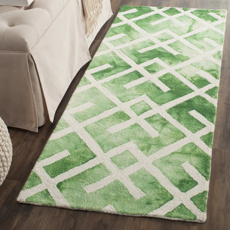 Safavieh Dip Dye 2'-3" x 6'-0" Rug in Green / Ivory